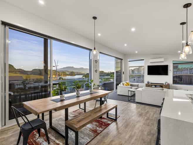 24 Robertson Street, Raglan