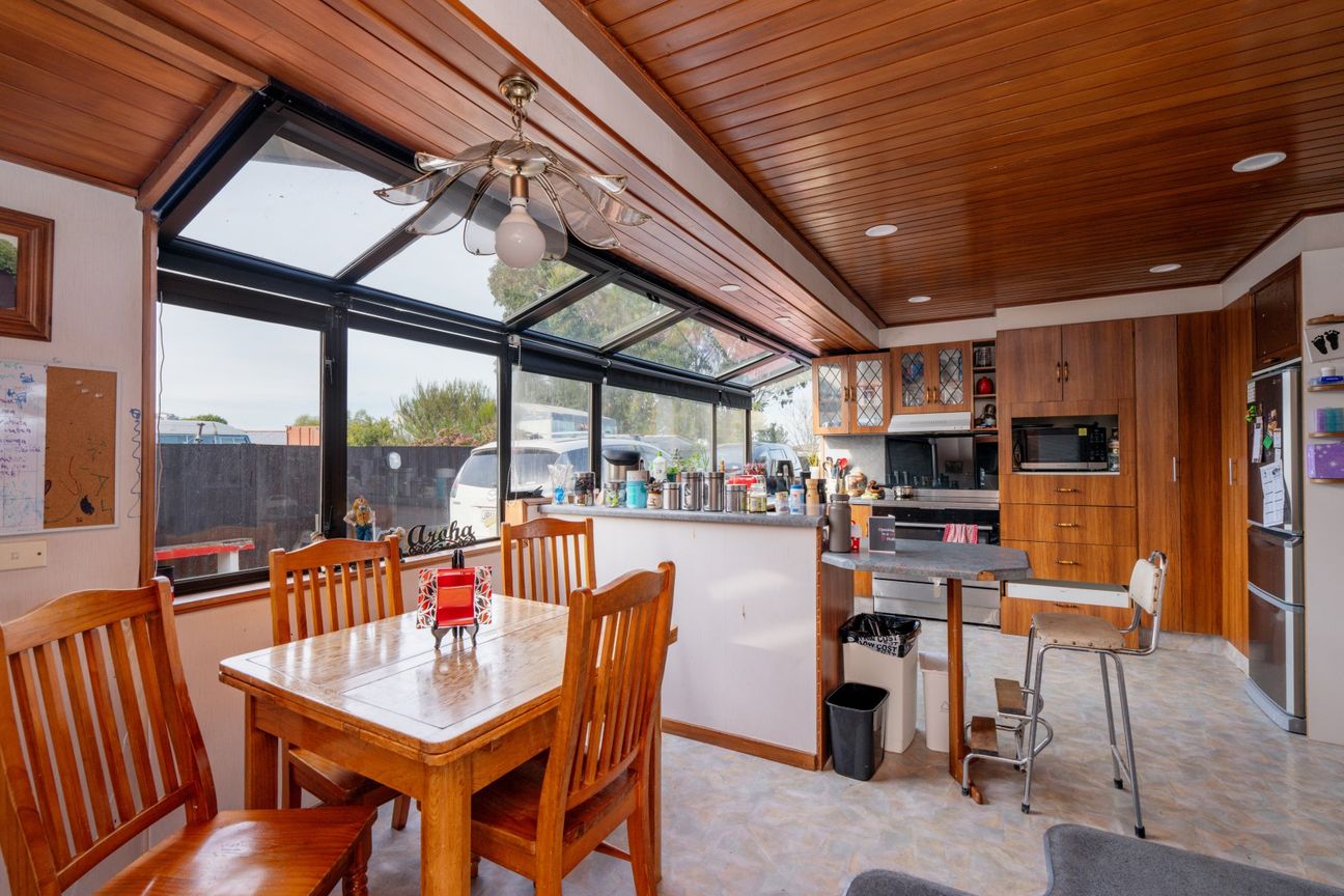 Four Bedrooms - Solid Bones & Potential! – pohled 6