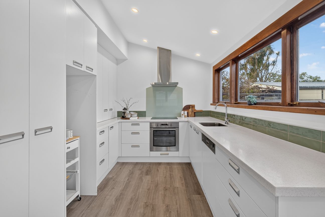 Classic Modern Charm! Deadline Monday 4pm - Widok 3