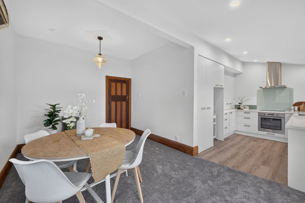 Classic Modern Charm! Deadline Monday 4pm - Widok 6