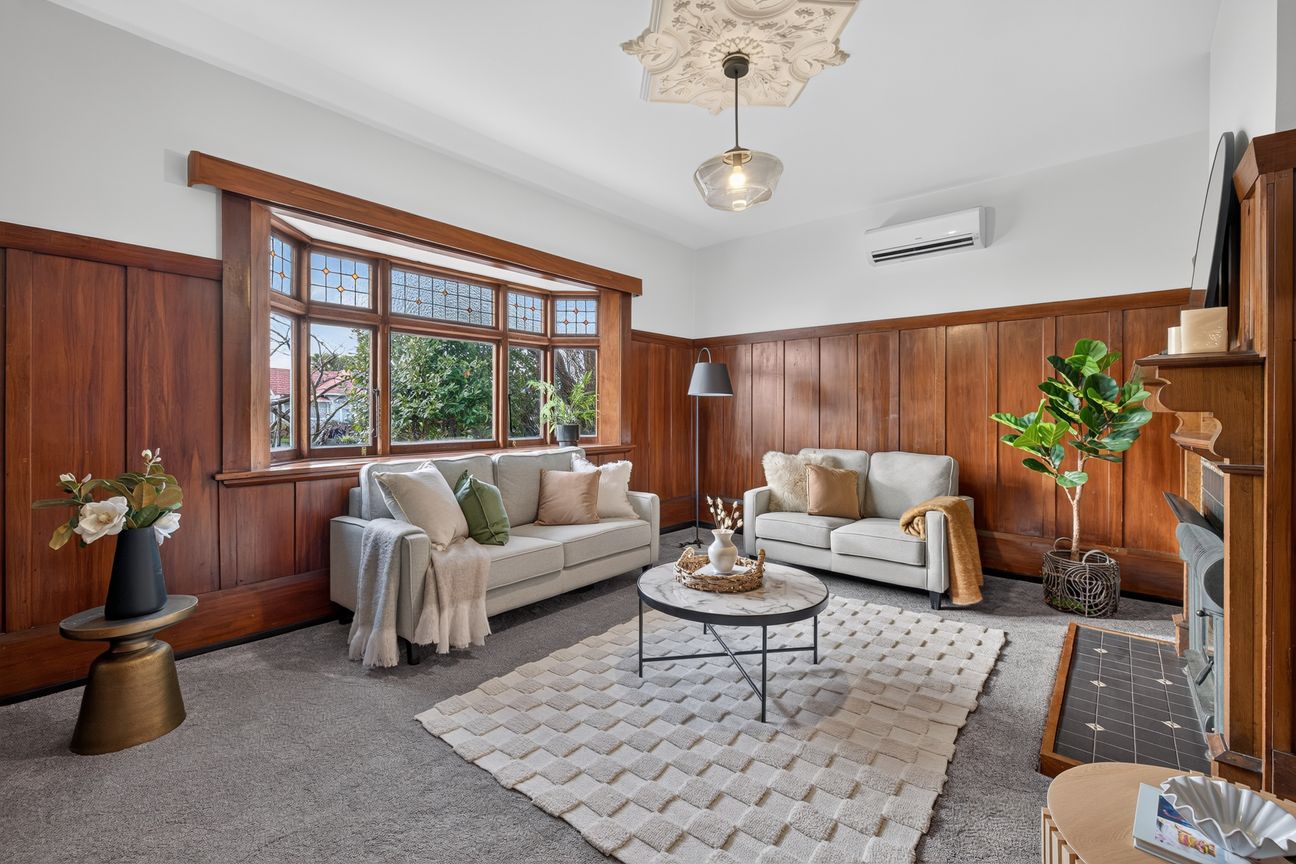 Classic Modern Charm! Deadline Monday 4pm - Widok 2