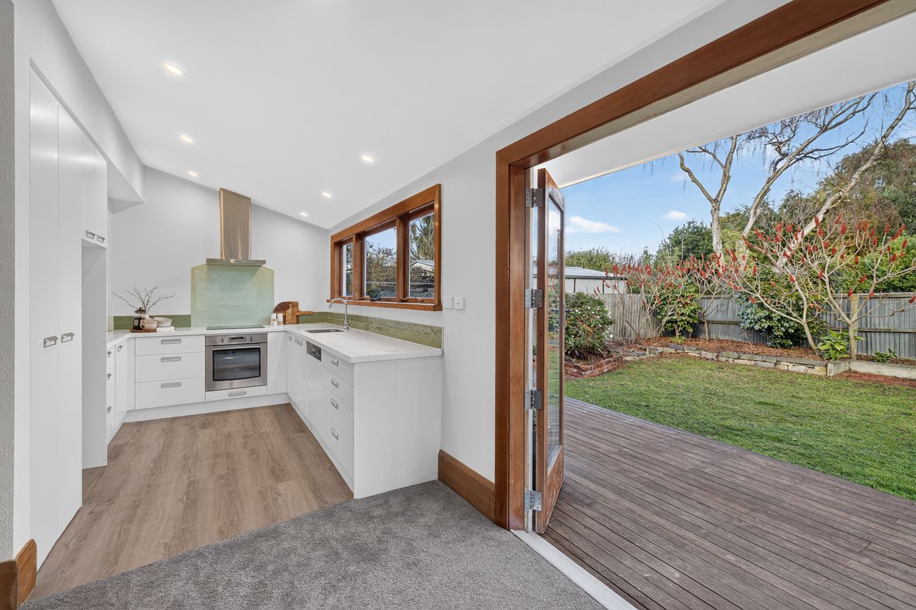 Classic Modern Charm! Deadline Monday 4pm - Widok 4