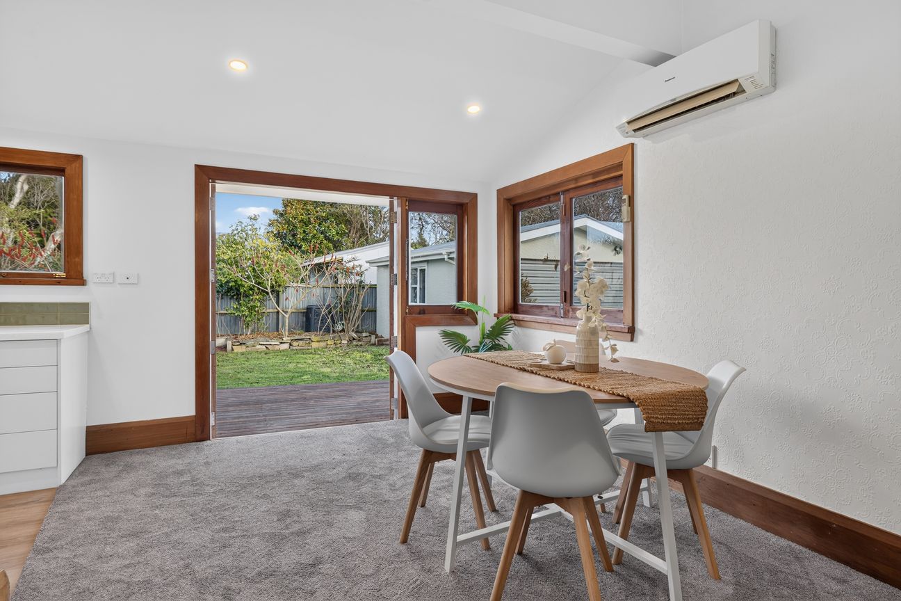 Classic Modern Charm! Deadline Monday 4pm - Widok 5