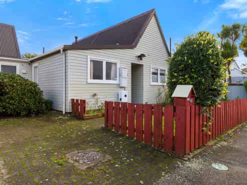 8/61 Richmond Street, Petone