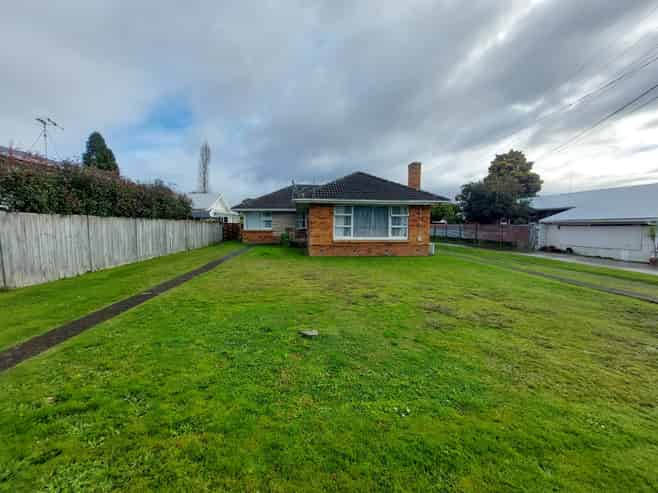 393 Dey Street , Hamilton East