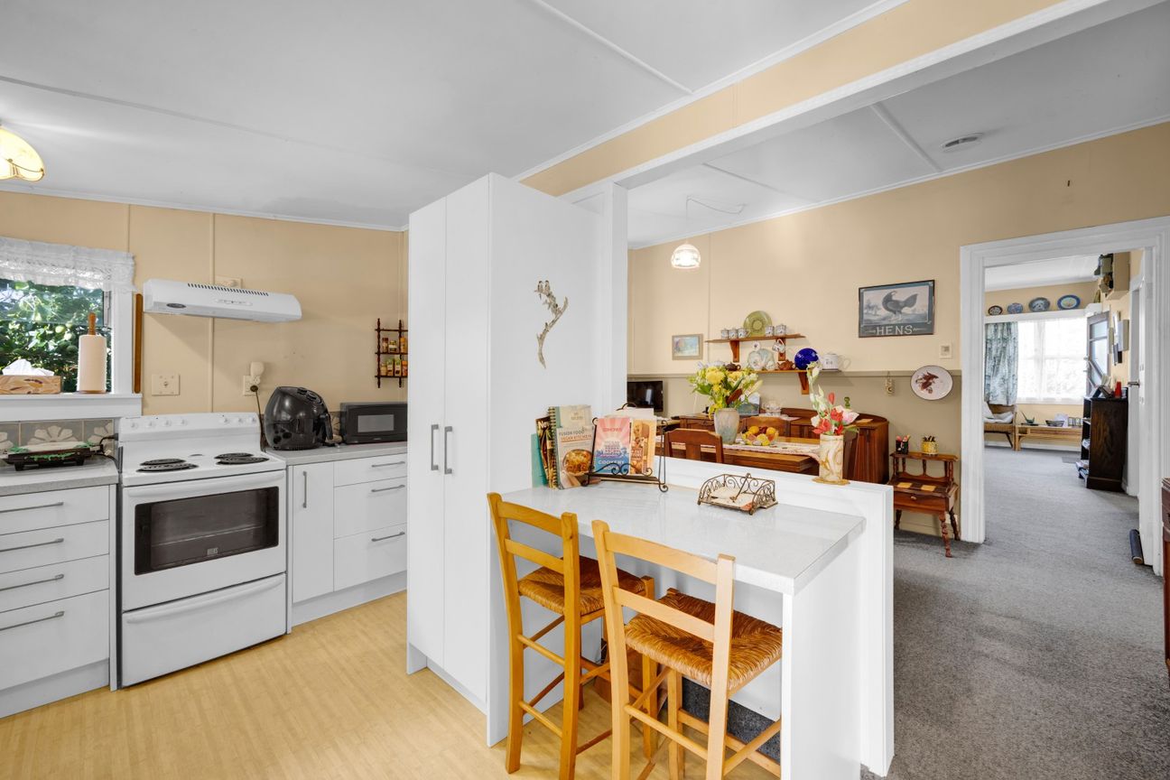Cute Cottage with Character, Comfort & Potential - Altro