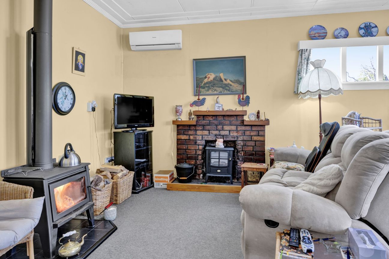 Cute Cottage with Character, Comfort & Potential - Vista 4