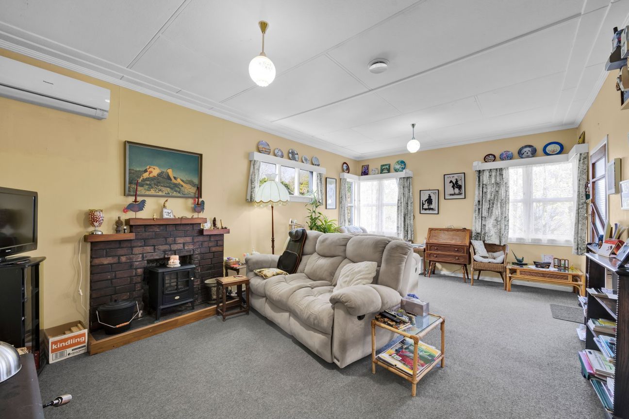 Cute Cottage with Character, Comfort & Potential - Vista 5
