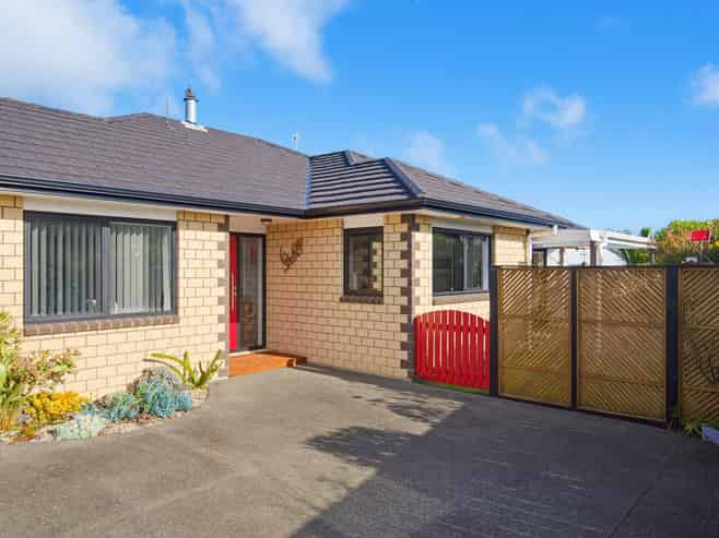 16 Pearson Place, Paraparaumu