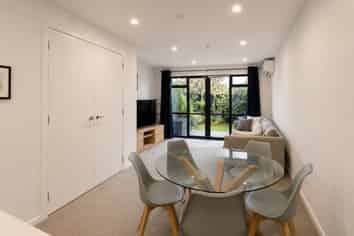6/2 Stokes Avenue, Te Atatu Peninsula
