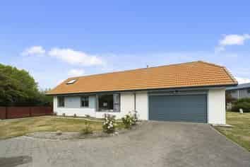 20 Realm Drive, Paraparaumu