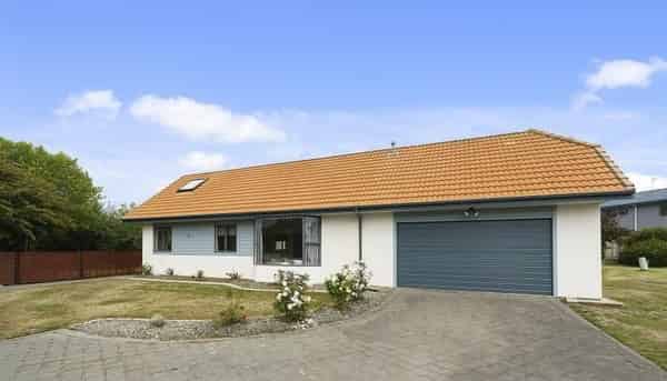 20 Realm Drive, Paraparaumu