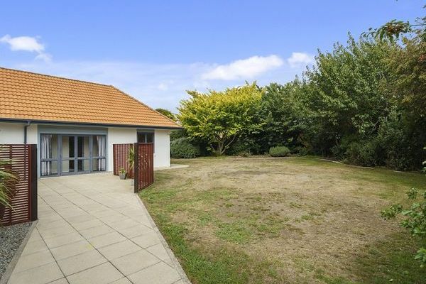 Family Home with Huge Backyard in Paraparaumu - Bild 3
