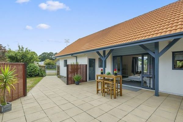 Family Home with Huge Backyard in Paraparaumu - Bild 4