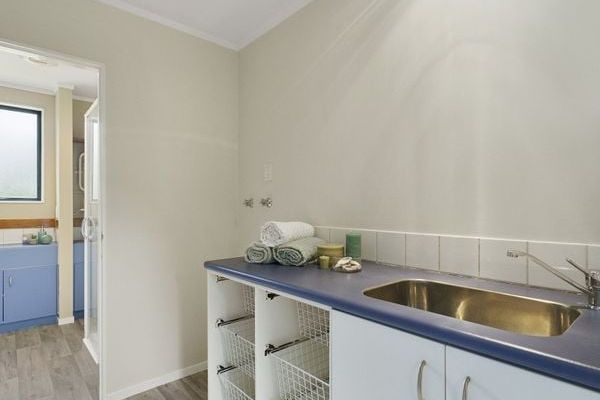 Family Home with Huge Backyard in Paraparaumu - Bild 5