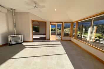 732 Peninsula Road, Kelvin Heights