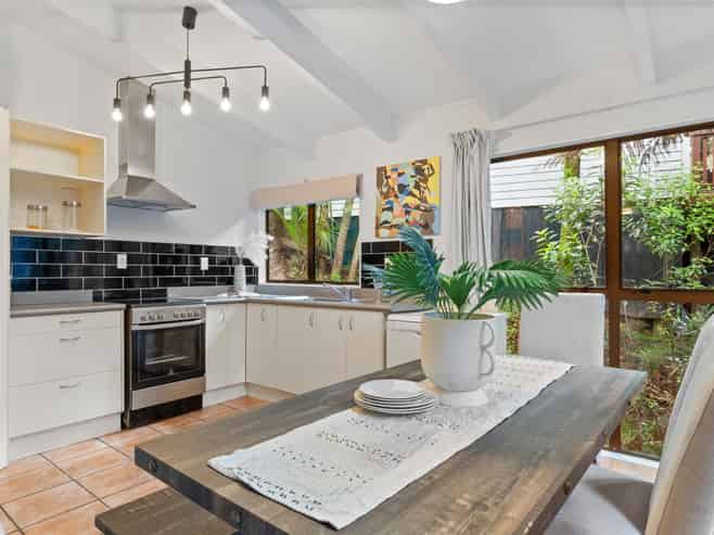 34 Sylvan Valley Avenue, Titirangi