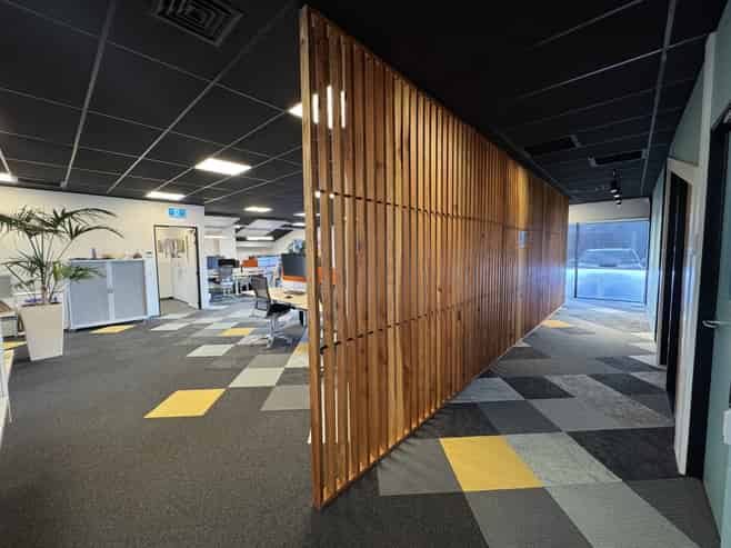 Professional office with profile and parking