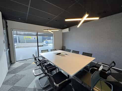 Professional office with profile and parking