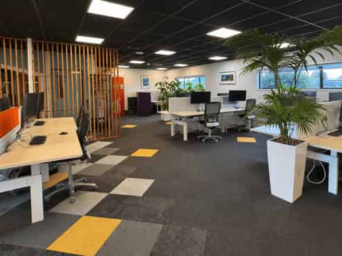 Professional office with profile and parking