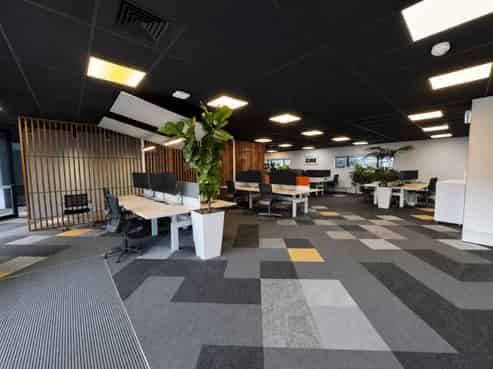 Professional office with profile and parking