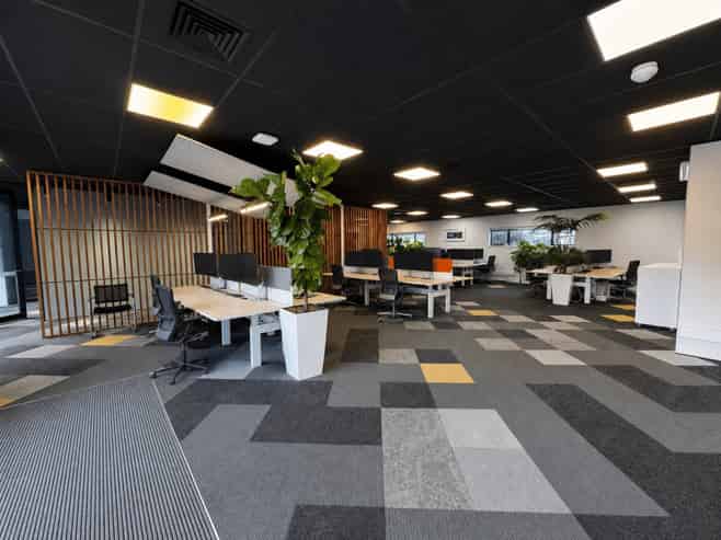 Professional office with profile and parking