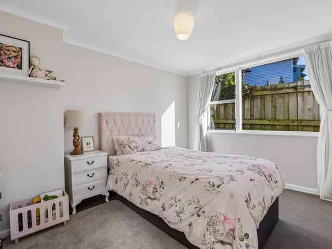 11 Hazel Avenue, Caversham