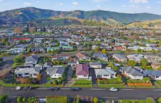 1/7 Tennyson Crescent, Stoke