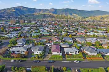 1/7 Tennyson Crescent, Stoke
