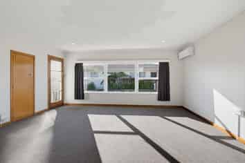 1/7 Tennyson Crescent, Stoke