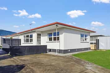 1/7 Tennyson Crescent, Stoke