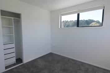 2/17 Lowtherhurst Rd, Massey