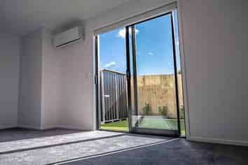 2/17 Lowtherhurst Rd, Massey