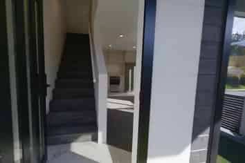 2/17 Lowtherhurst Rd, Massey