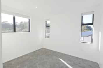2/17 Lowtherhurst Rd, Massey
