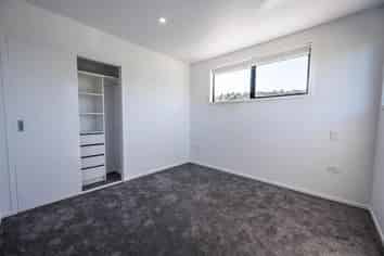 2/17 Lowtherhurst Rd, Massey
