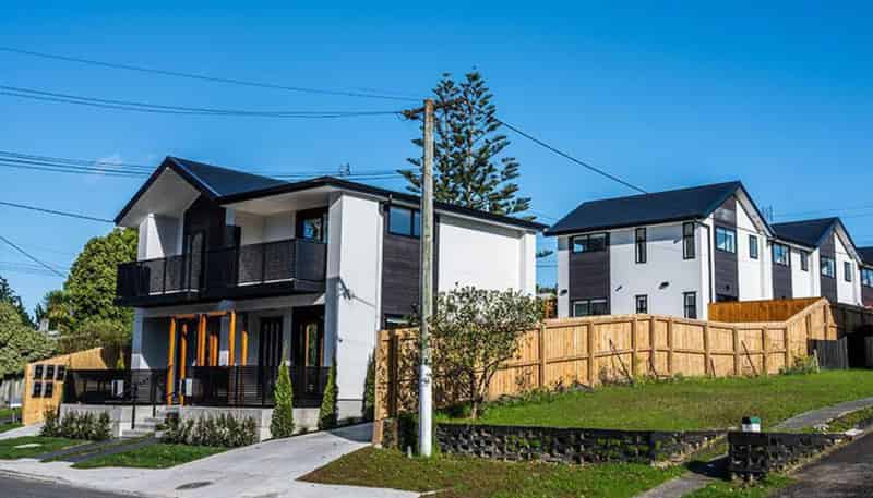 2/17 Lowtherhurst Rd, Massey