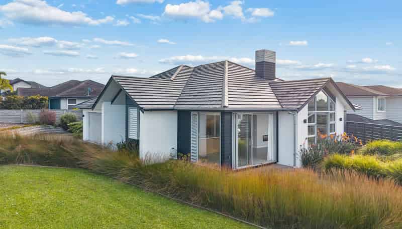 2 Colonial Drive, Millwater
