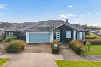 2 Colonial Drive, Millwater