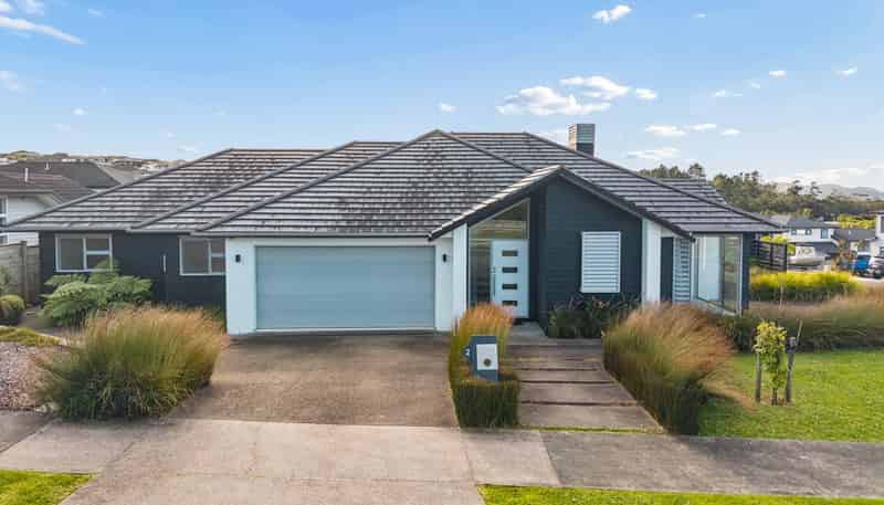 2 Colonial Drive, Millwater