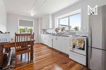 6 Herbert Road, Queenwood