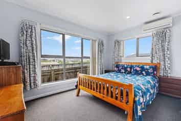 16 Waterview Road West, Takanini