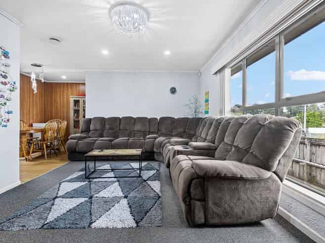 16 Waterview Road West, Takanini