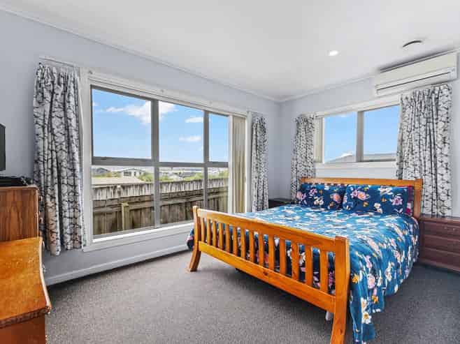 16 Waterview Road West, Takanini