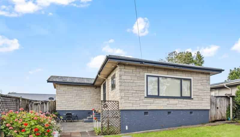 16 Waterview Road West, Takanini