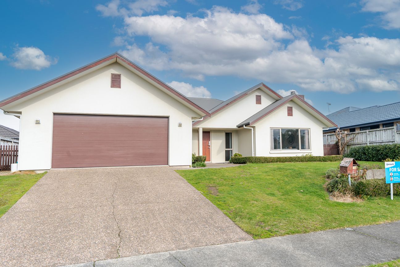 Quality Ex-Show Home in Double School Zone - Vista 2