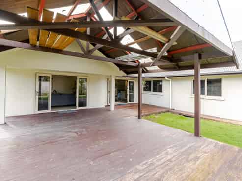 52 Palliser Drive, Huntington