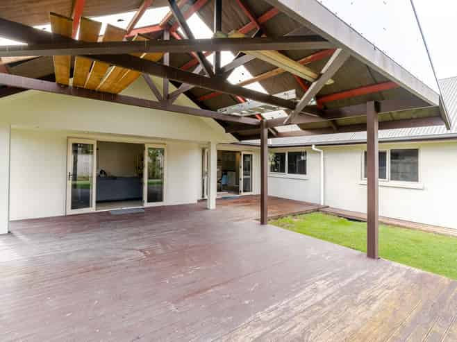 52 Palliser Drive, Huntington