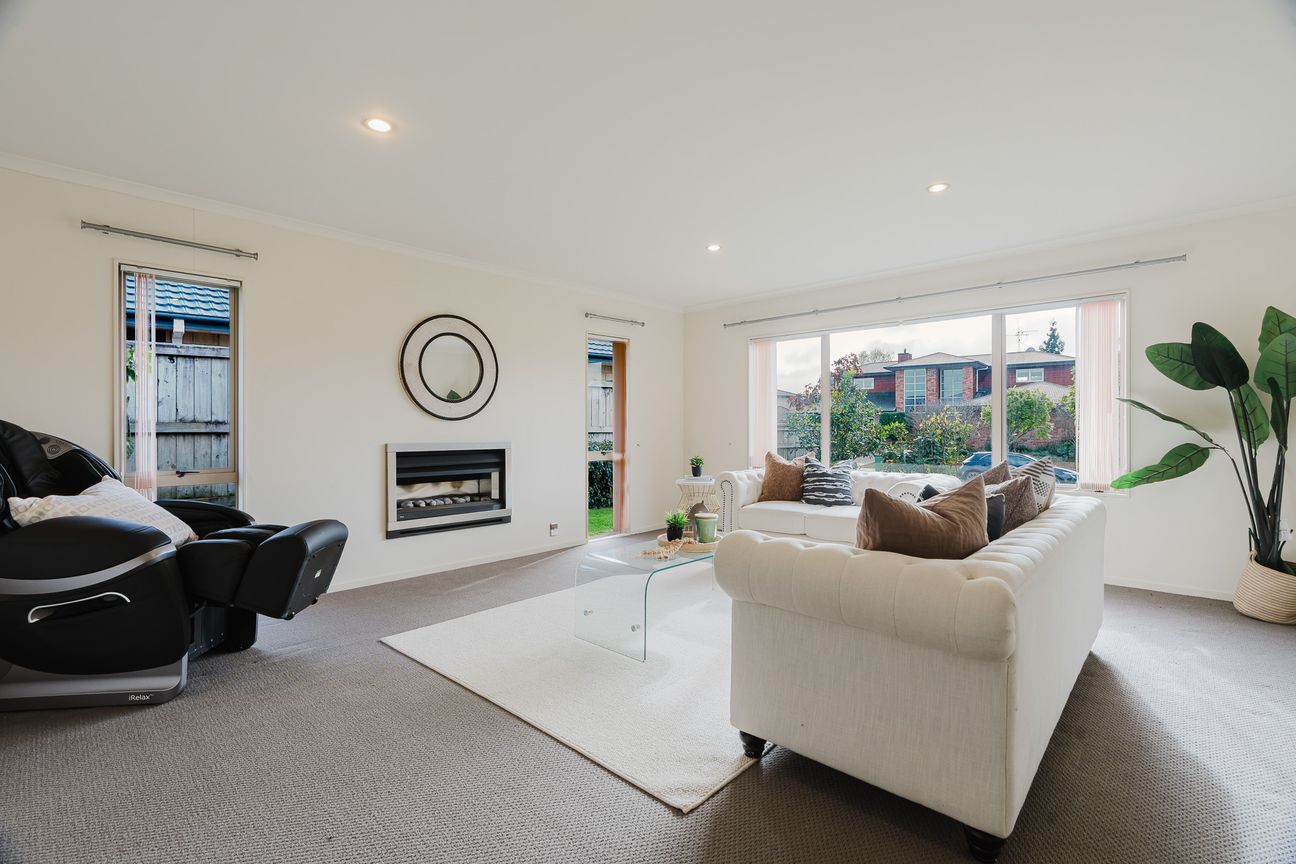 Quality Ex-Show Home in Double School Zone - Más