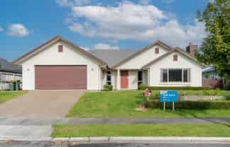 52 Palliser Drive, Huntington